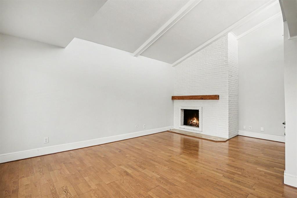 5926 Sandhurst Lane 223