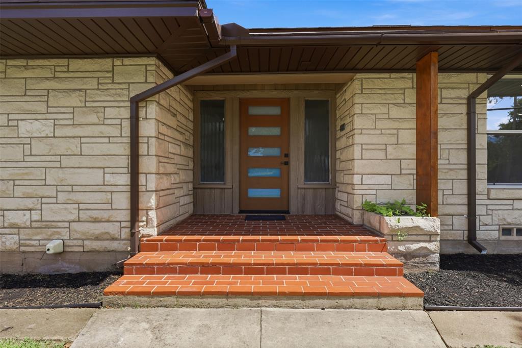 1170 W Frey Street