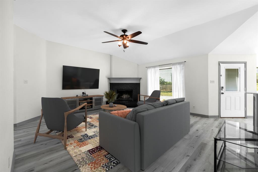 1253 Private Road 4011