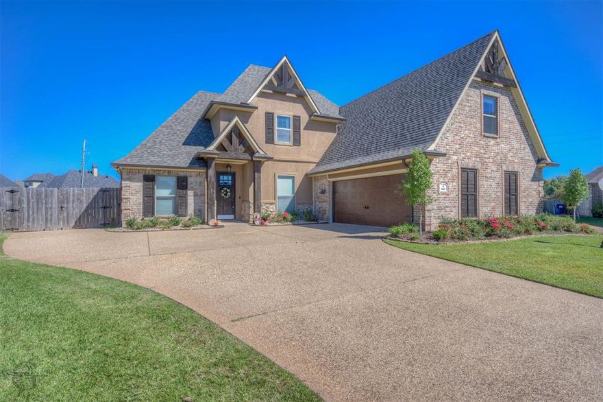 Fabulous home on .668 of an acre located in sought after  St. Charles Court gated Community in North Bossier. Home Features A Spacious Kitchen With A Farm House Sink, Brick And Cedar Beams. Large Primary Bedroom Leads You Into Your Master Bath which Has Your Own Gorgeous Claw Foot Tub And Large Separate Shower. Primary Closet Is A Women's Dream That Has It's Own Access to the Laundry Room. 5th bedroom can be a large gameroom. Large covered patio overlooking this backyard space for kids and fur babies to play. Community pool, Club house and fishing ponds. Privacy Fence With Double Gate With Extra Parking and concrete pad. Kingston Elem, Benton Middle and High School. This Beauty Won't Last Long.