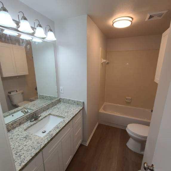 Lakeside Estates Ph I - Residential Lease