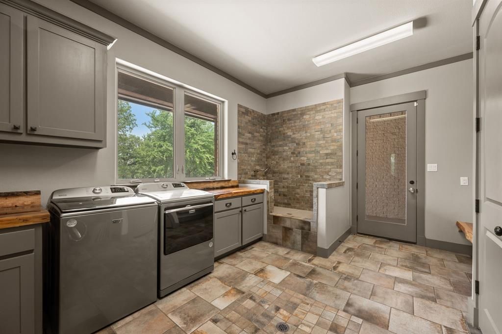 Photo of 248 Howard Road, Valley View, TX 76272 (MLS # 21208460)