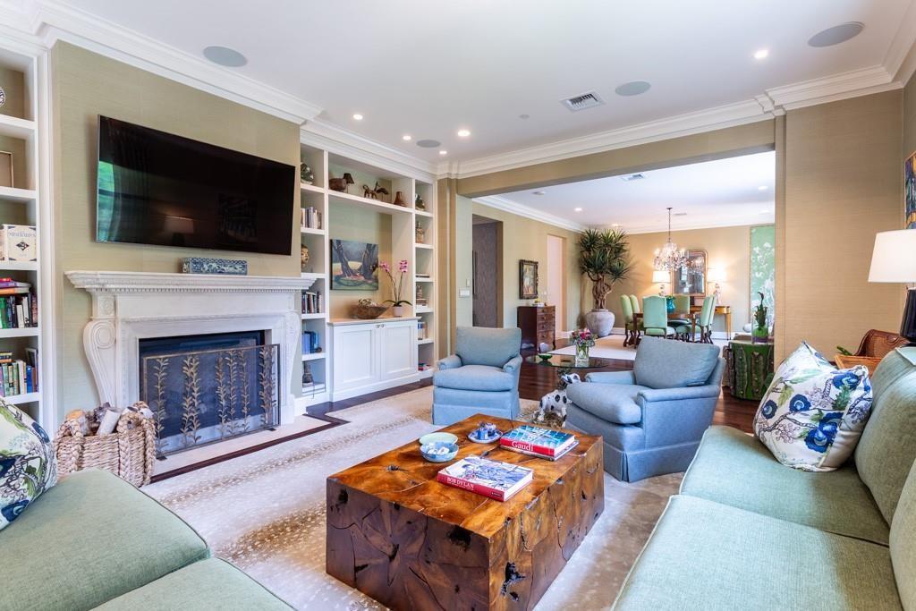 2555 N PEARL Street 201