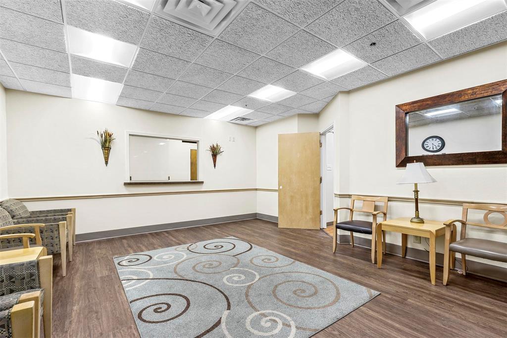 11801 South Freeway 330