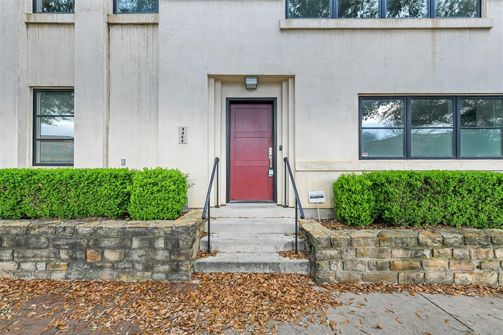 View Fort Worth, TX 76104 townhome