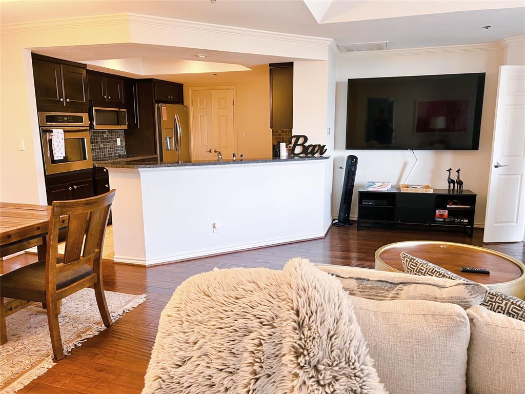 5909 Luther Lane 801