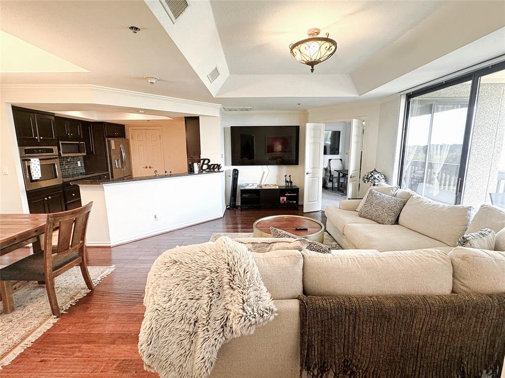 5909 Luther Lane 801