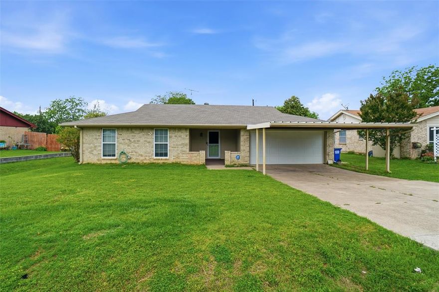 SPLISH-SPLASH-POOL PARTY!! Attractive & Nicely Cared For, This Move-In Ready Home Offers The Perfect Blend Of Comfort & Character! Featuring 3 Spacious Bedrooms and 2 Full Baths, The Home Has Been Thoughtfully Refreshed, & Maintains A Fine Palette For Your Decorating Desires!! Plus - This INVITING & SPARKLING IN-GROUND POOL Is Ready For All Your Spring & Summer FUN!! You'll Appreciate The Clean - Well Maintained Interior, With Some Updated Finishes, A Functional Layout, & Plenty Of Natural Light Throughout! Step Out the Back Atrium Doors To The Covered Patio Area & The Large Back Yard - It Is Perfect For All Your Entertaining & Outdoor Fun! Plenty of Room For Your Cookouts & Summer Games And The Fabulous Pool Is A Big Plus!! The 2 Car Garage Adds The Convenience Of Extra Storage & EZ Inside Entry To The Home! True Pride of Ownership Shows In This Gem of A Home! Whether You're A First Time Buyer or Looking For A Change, This Home Is A Must See - Clean, Well Maintained, Move-In Ready, & Set In A Great Little Neighborhood! Don't Miss This Nice Home!