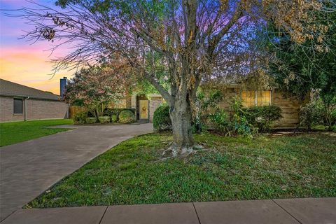 Photo of 201 Tripp Trail, Denton, TX 76207 (MLS # 21150713)