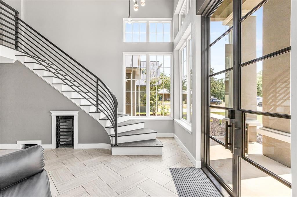 9204 Indian Knoll Trail