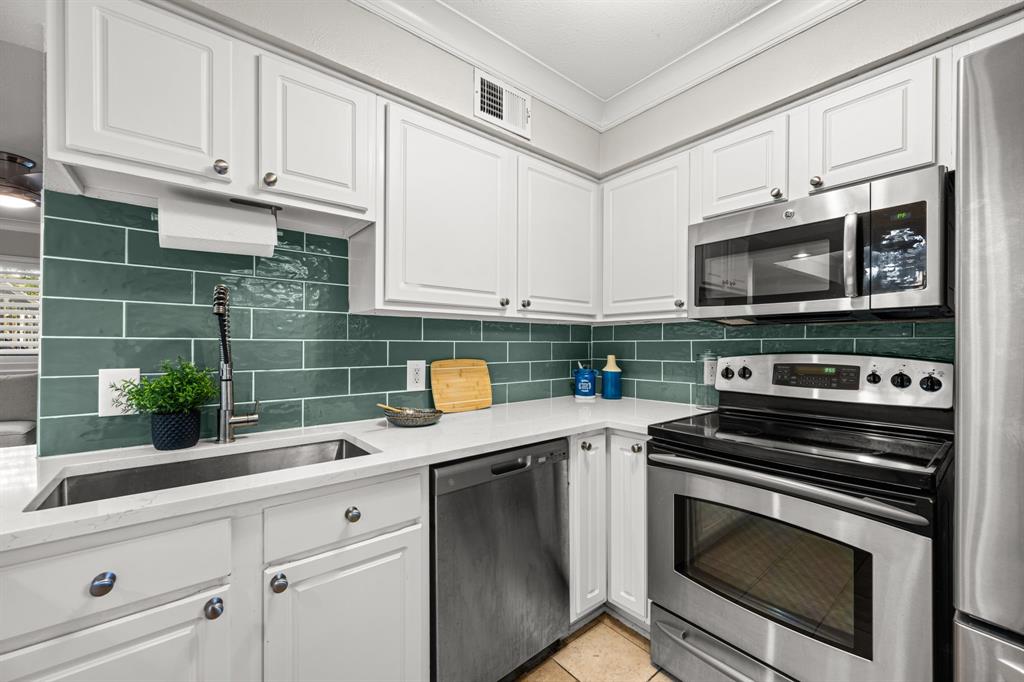 5934 Sandhurst Lane 109