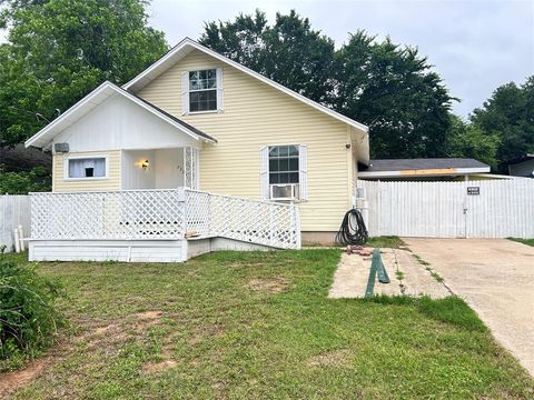 Photo of 7305 Beaty Street, Fort Worth, TX 76112 (MLS # 21256214)