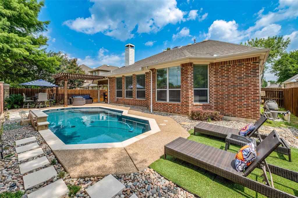 6869 Shoreview Drive