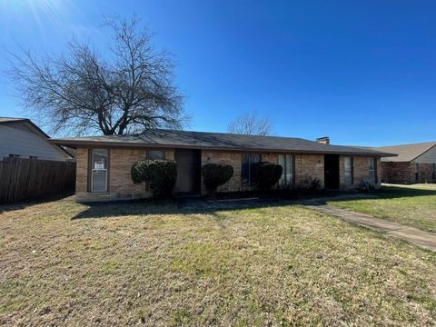 Photo of 2010 Santa Anna Drive, Garland, TX 75042 (MLS # 21197964)