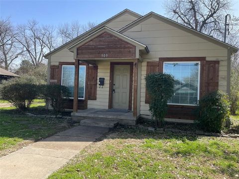 Photo of 909 Panhandle Street, Denton, TX 76201 (MLS # 21222141)