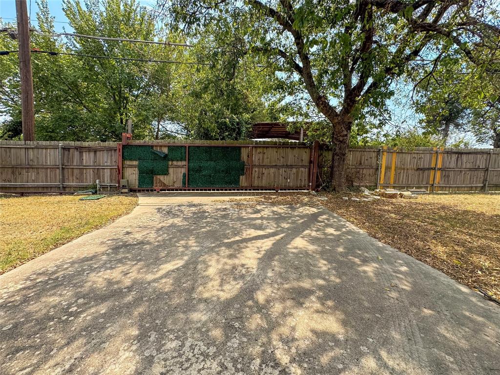 2015 Harlandale Avenue