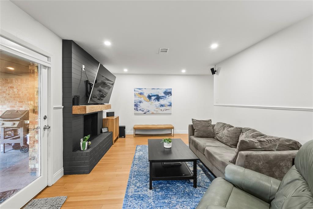 4112 Selkirk Drive W