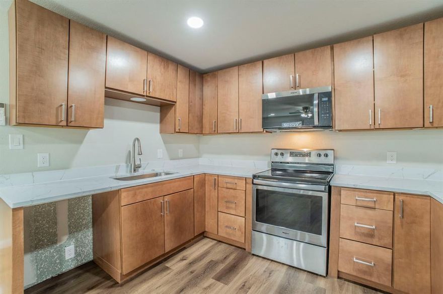 Live where you actually want to be. Right in the heart of Fort Worth, minutes from Central Market, great restaurants, shopping, and with quick access to I-30. This renovated apartment home offers an open, comfortable layout with a huge eat-in kitchen and living space perfect for hosting or just stretching out. Yes, a sectional fits. The bedroom is impressively sized & easily accommodates a king bed with furniture. The bathroom is spacious as well. Everything has been refreshed from top to bottom: new drywall, flooring, lighting, cabinets, countertops, and updated kitchen fixtures and appliances. Full-size washer & dryer space and included parking complete the package. Quality, convenience, and charm in a location that’s hard to beat.