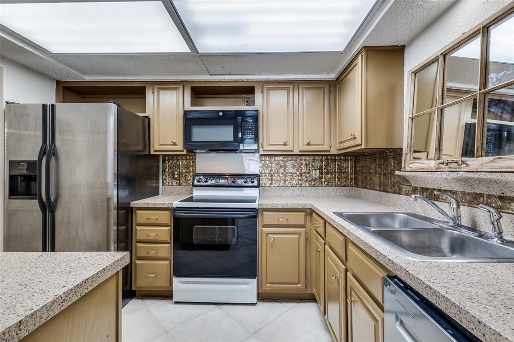 9819 Smokefeather Lane