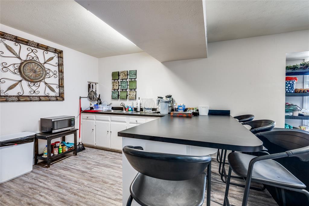 Ridglea Estate Condo - Residential