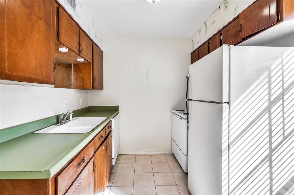 Ridglea Estate Condo - Residential