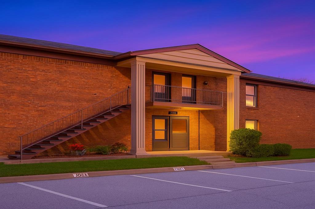 Ridglea Estate Condo - Residential