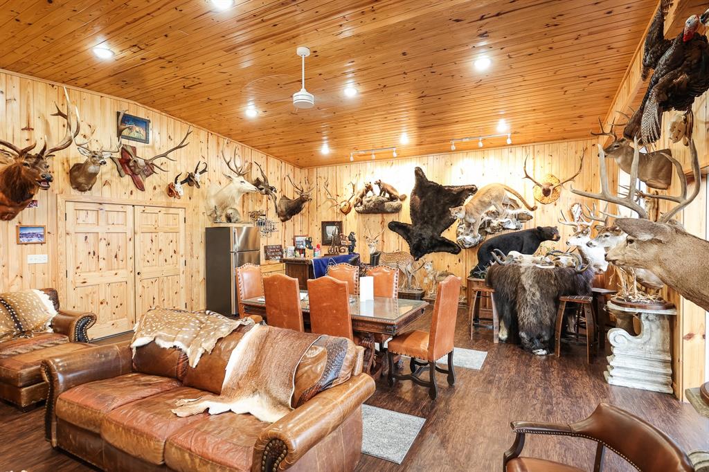 1024 N US HWY 59