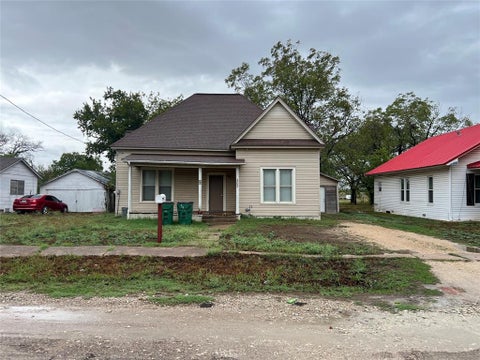 Photo of 505 cowan AVE, Mart, TX 76664 (MLS # 21403244)