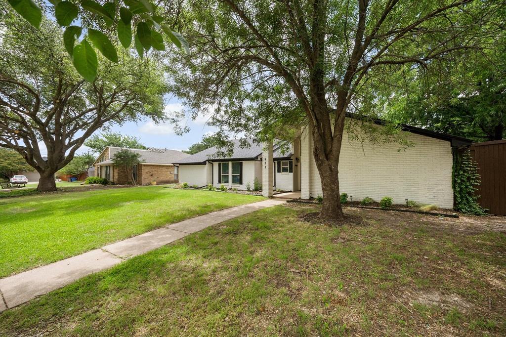 922 Thoreau Lane