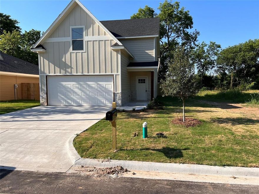 3 year old  home featuring large fenced in back yard. 4 bedrooms up with 2 full baths. Downstairs feature vinyl flooring with open light and bright family Kitchen and dining area. Granite kitchen counter tops, ceramic tile back splash, 42 inch raised panel kitchen cabinets and stainless steel appliances. Home comes with 2022 refrigerator, washer and dryer.