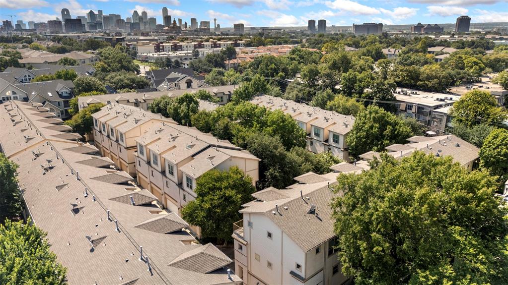 Carreras Twnhms Condos - Residential