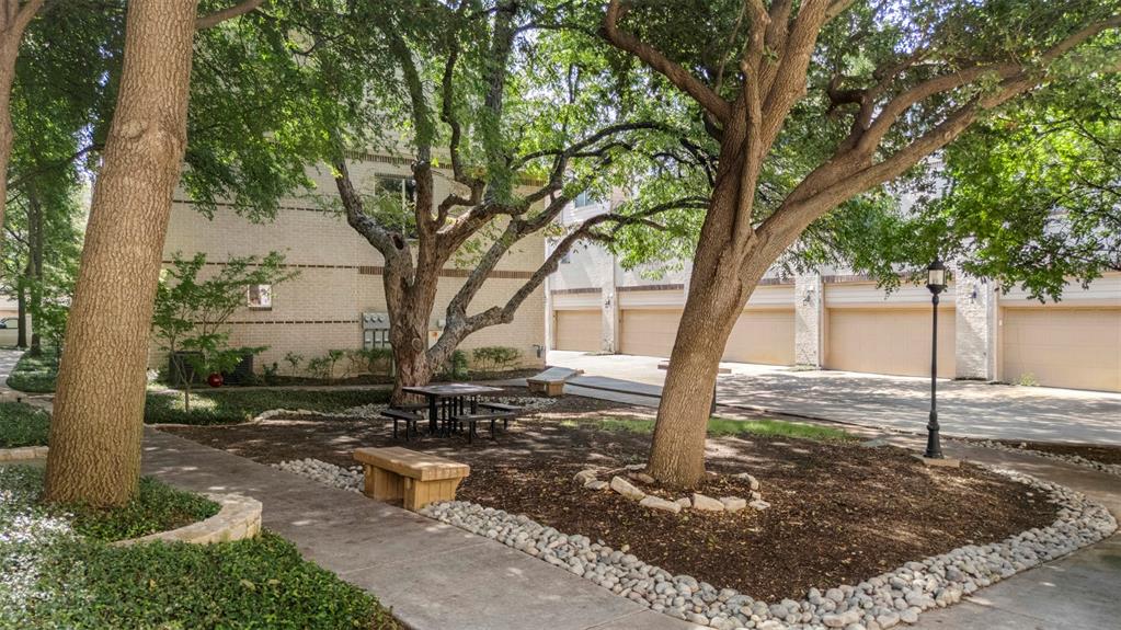 Carreras Twnhms Condos - Residential