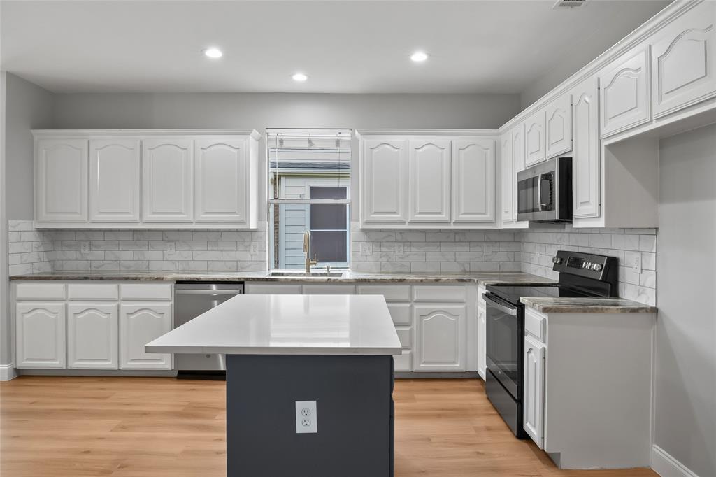 10833 Hawks Landing Road