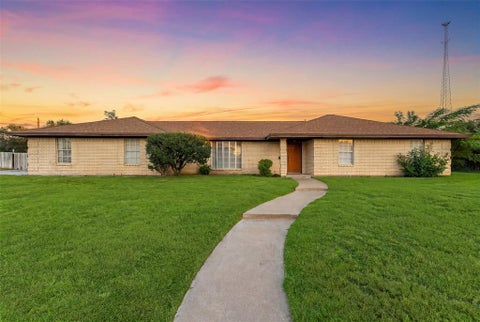 Photo of 1825 Mahalia Drive, Waco, TX 76705 (MLS # 21380232)