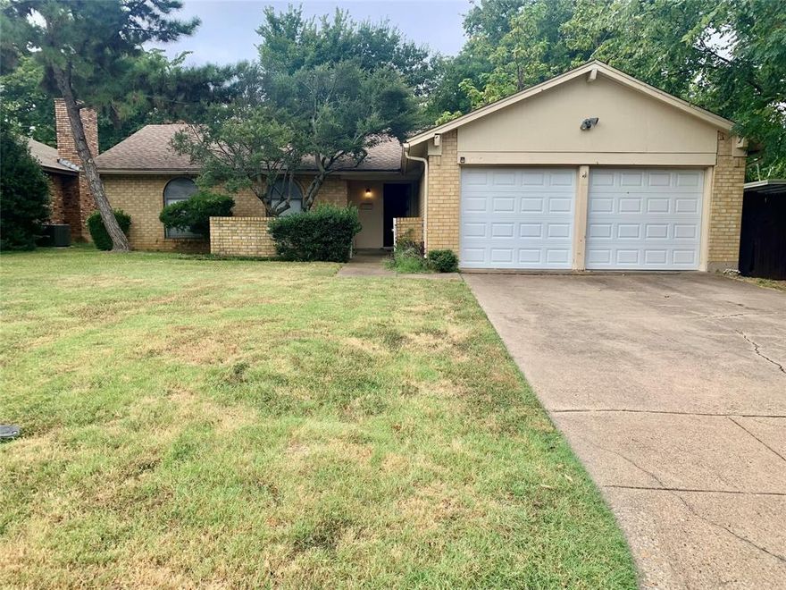 MOVE IN SPECIAL Get $500 off your first month rent! Cute house with 3 bedrooms and 2 full baths. Great central location. We require that the household makes 3x rent, no evictions, no felonies. Applications are taken on our website.