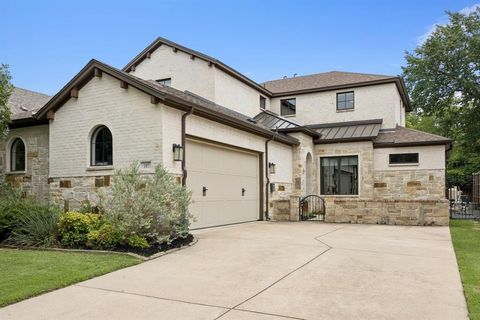 107 W PEACH Street Grapevine TX 76051