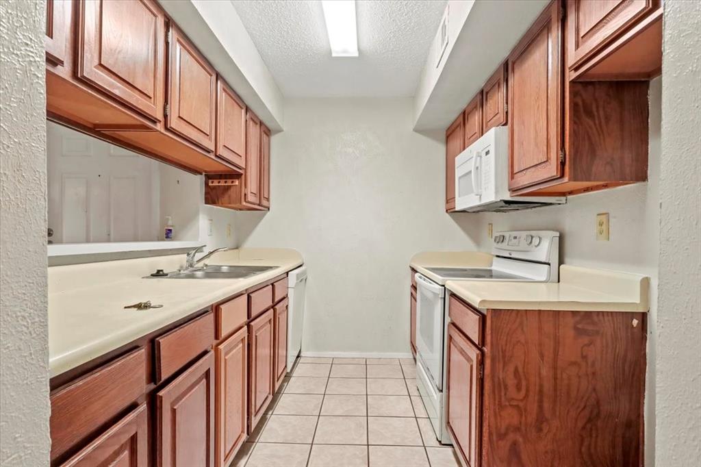 Cambridge Condos Ph 01 03 - Residential