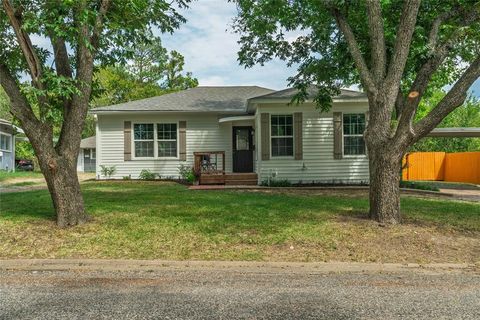 1210 Earl Street Commerce TX 75428