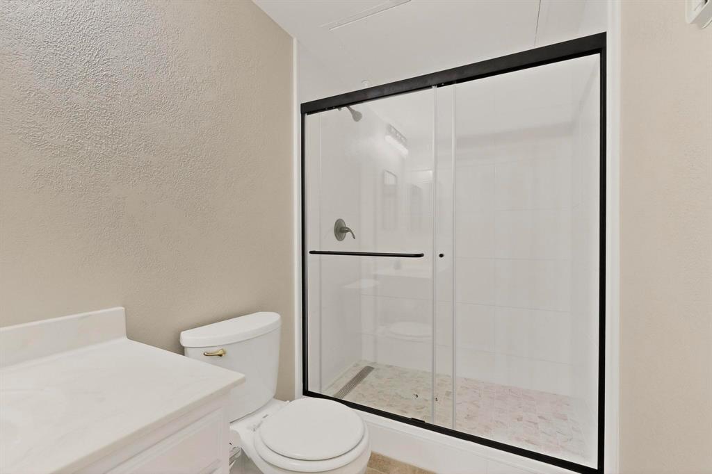 Oaks Of Lakewood Condo - Residential