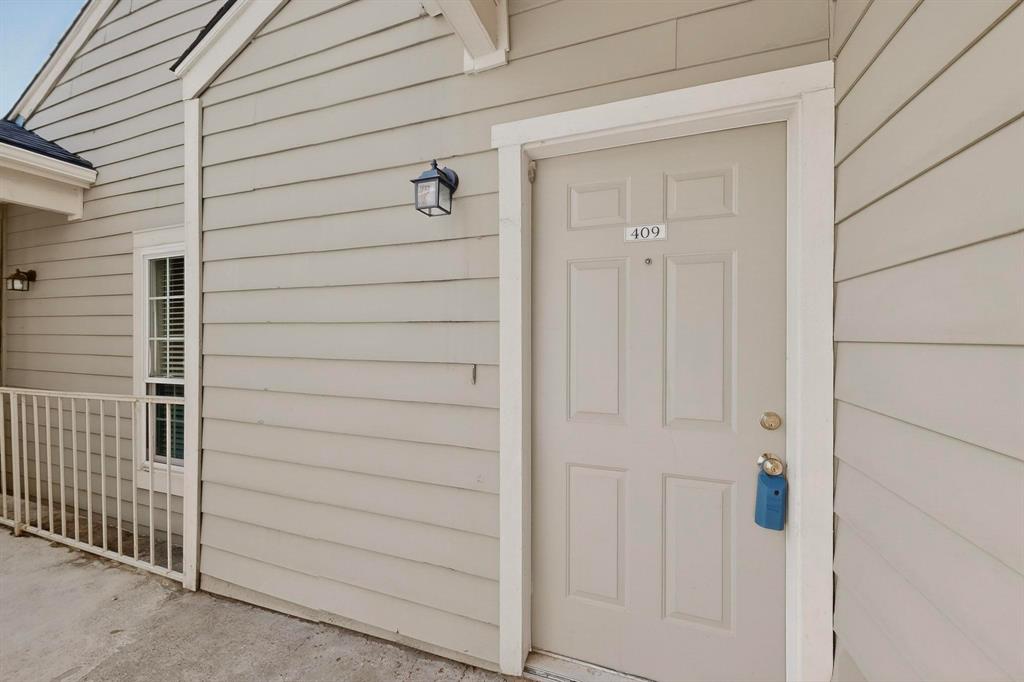 Oaks Of Lakewood Condo - Residential