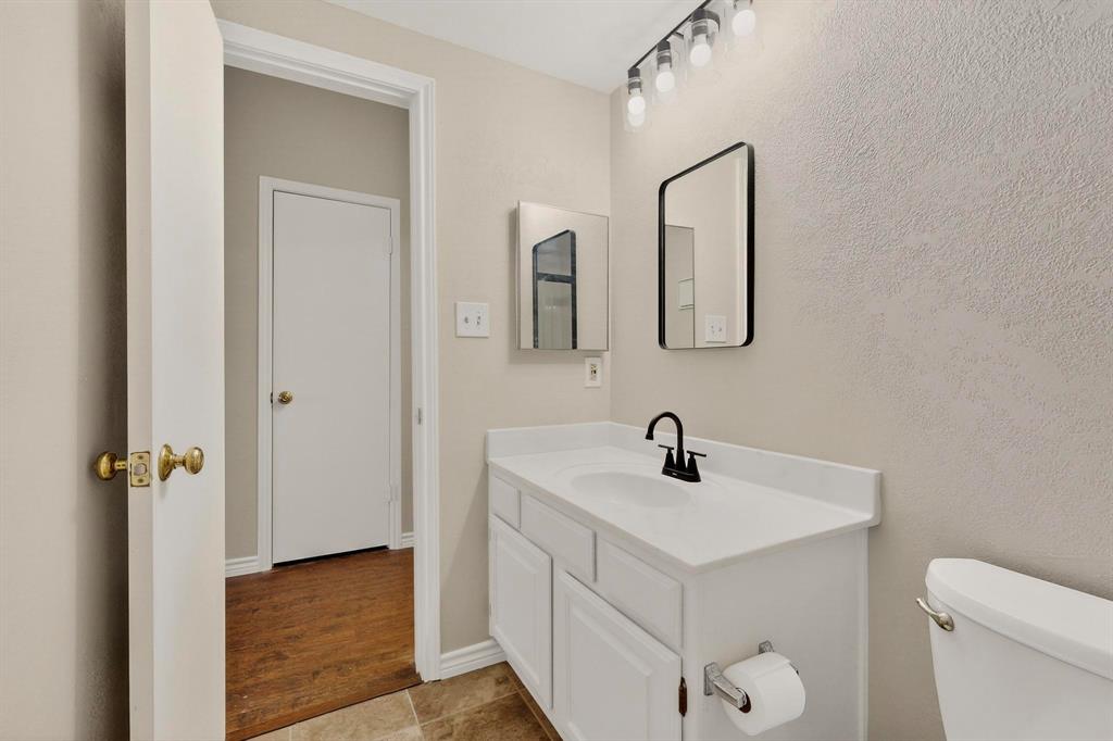 Oaks Of Lakewood Condo - Residential