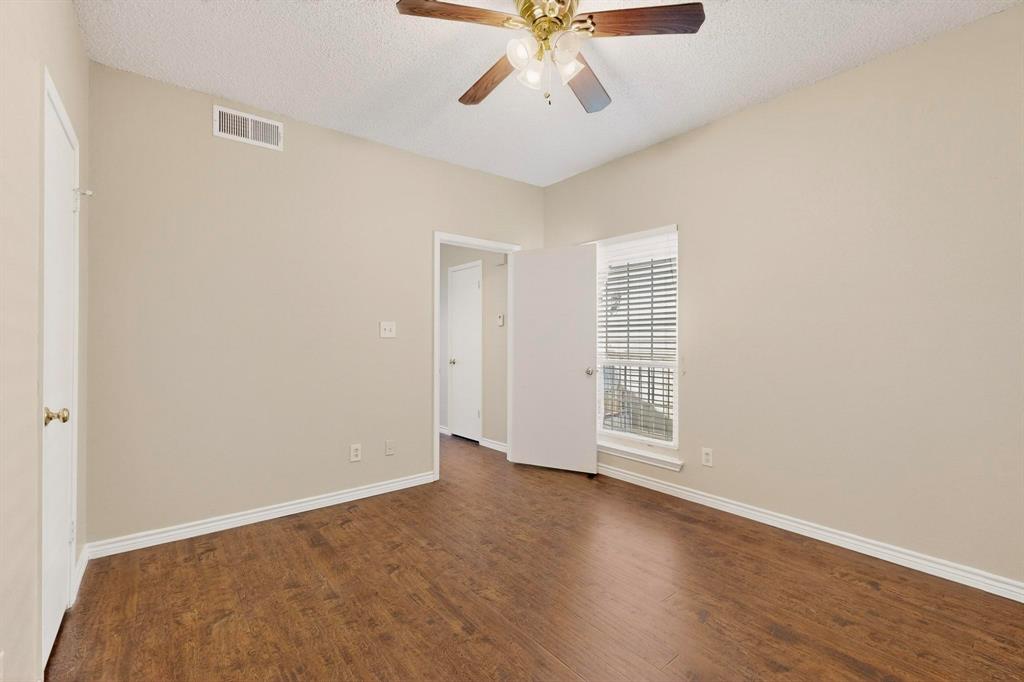 Oaks Of Lakewood Condo - Residential