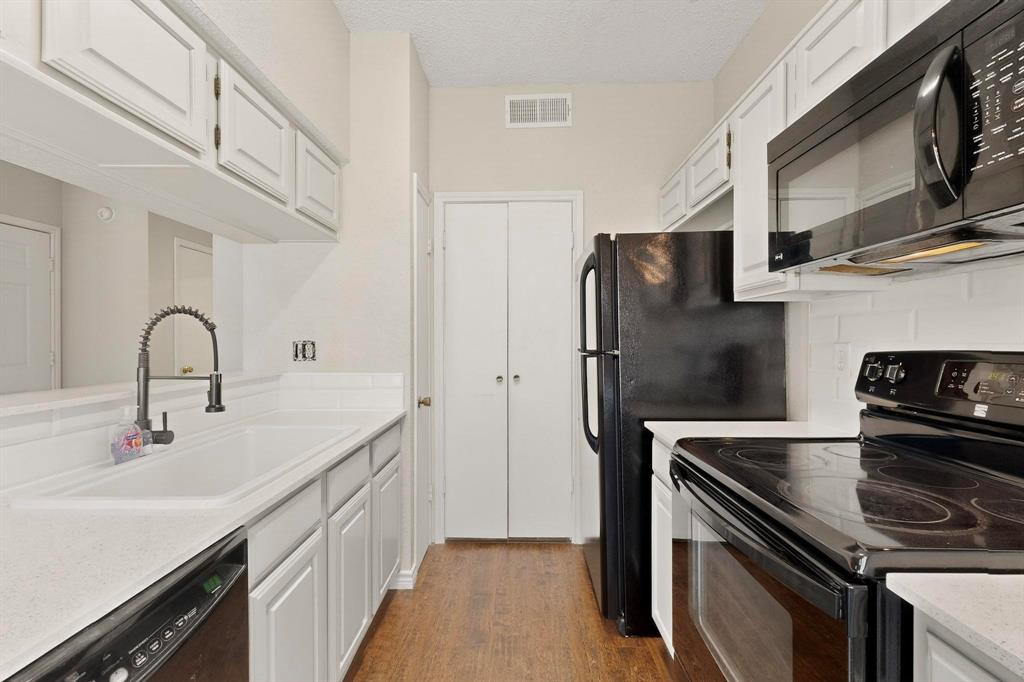 Oaks Of Lakewood Condo - Residential