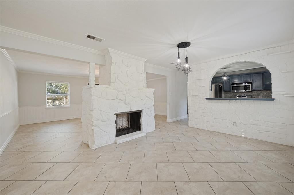 521 Greenbriar Lane