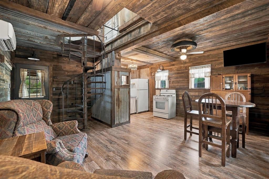 351 County Road 2274