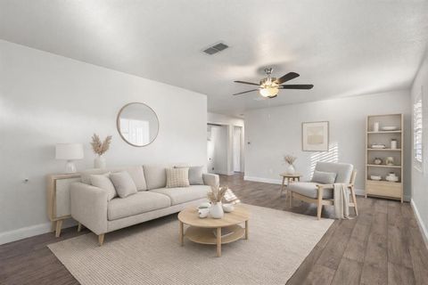 Photo of 314 Woodard Street, Farmersville, TX 75442 (MLS # 21130333)