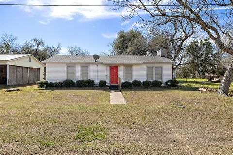 712 Vernon Street Rockdale TX 76567