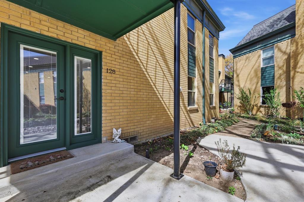 University Place Condo - Residential