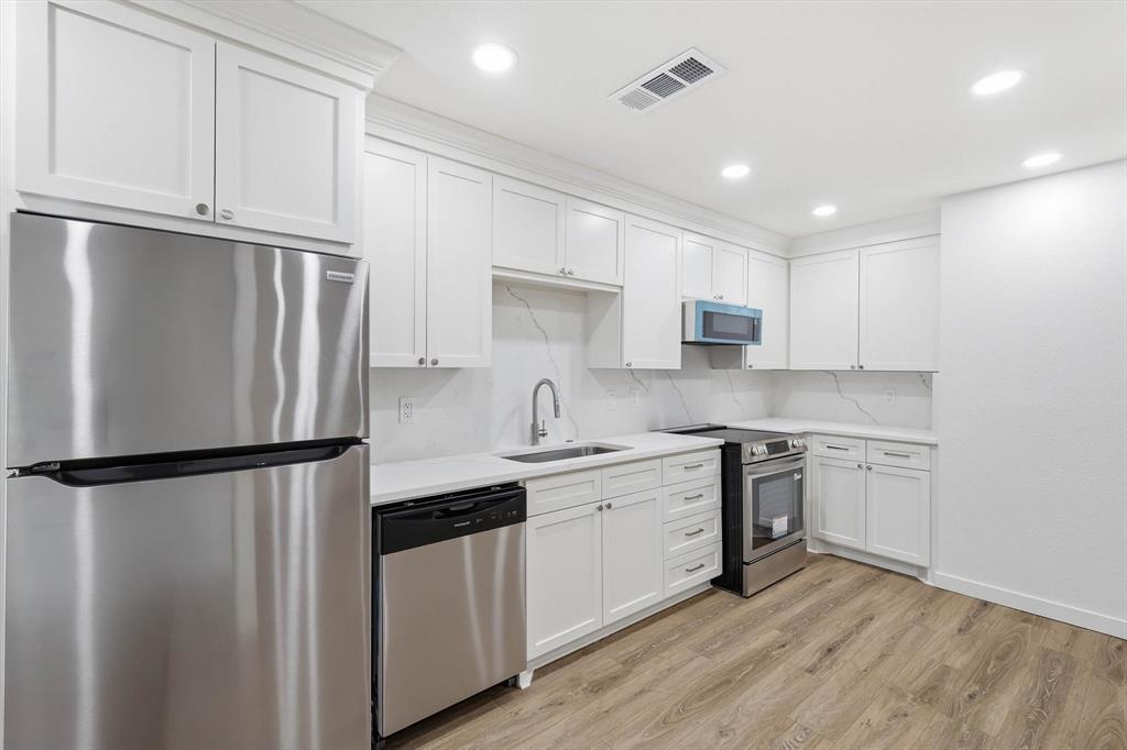 University Place Condo - Residential