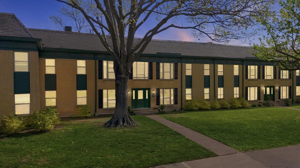 University Place Condo - Residential